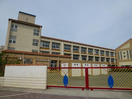 播磨町立播磨南小学校：913m