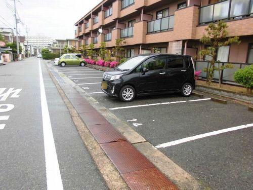 神戸市西区王塚台マンション 駐車場