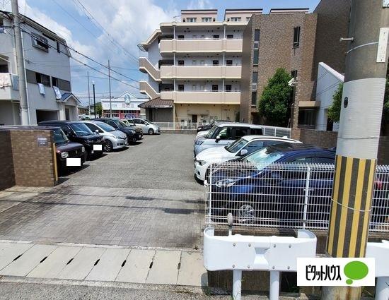 明石市沢野南町マンション 駐車場