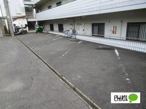 明石市東野町マンション 駐車場