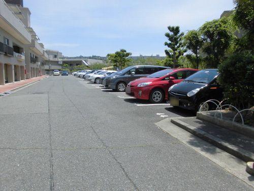明石市朝霧北町マンション 駐車場