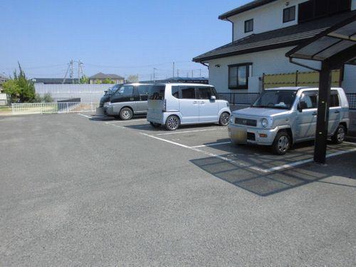 神戸市西区玉津町西河原アパート 駐車場