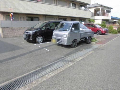 神戸市西区王塚台マンション 駐車場
