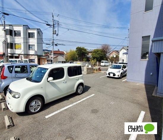 グレイス神田 駐車場