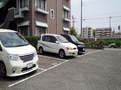 神戸市西区北別府マンション 駐車場