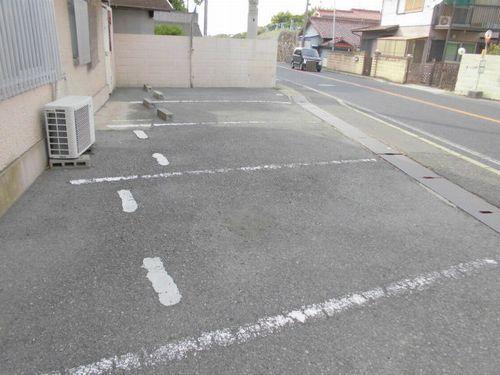 明石市大久保町谷八木マンション 駐車場