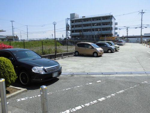 マッティーナ神戸壱番館 駐車場