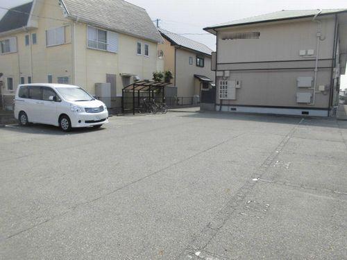 三木市大村アパート 駐車場