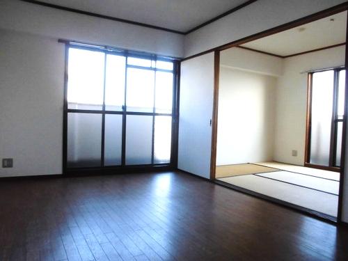明石市樽屋町マンション リビング