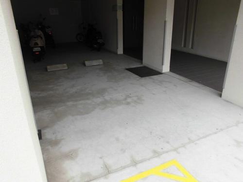 明石市西明石町マンション 駐車場
