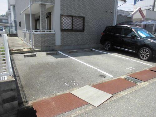 神戸市西区持子アパート 駐車場