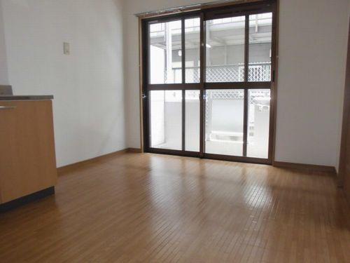 神戸市西区持子アパート リビング