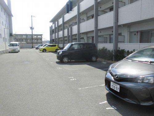 三木市平田マンション 駐車場