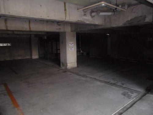 神戸市西区南別府マンション 駐車場