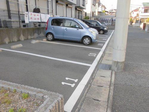 神戸市西区中野アパート 駐車場