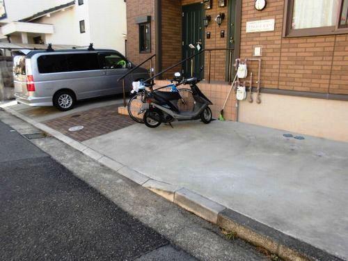 明石市大道町アパート 駐車場