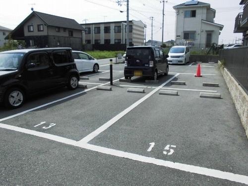 神戸市西区玉津町西河原アパート 駐車場
