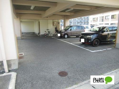 ハイツ天翔 駐車場