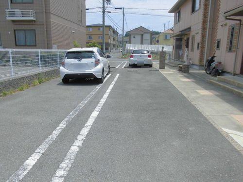 神戸市西区南別府テラスハウス 駐車場