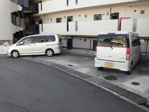 明石市東野町マンション 駐車場