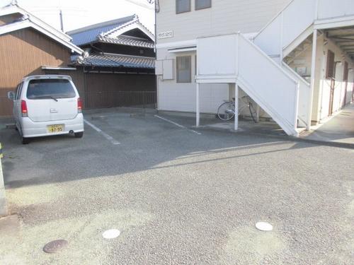 サマックスルミナスⅢ 駐車場