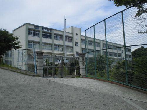 神戸市立伊川谷中学校：1366m