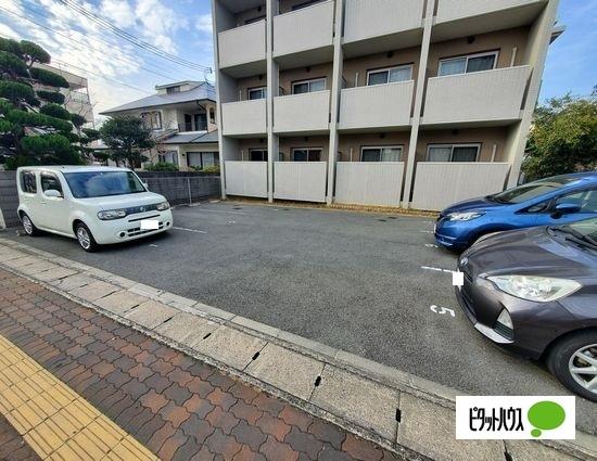 ヴィラージュ魚住 駐車場
