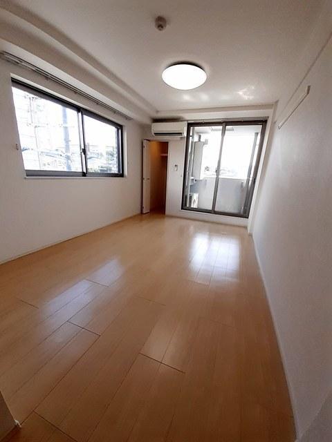 イーストブルー六番館（301） リビング