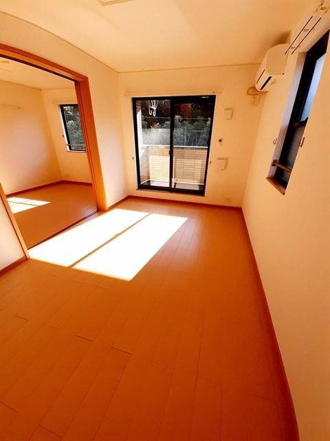 コージーコート朝霧Ⅱ番館（203） リビング