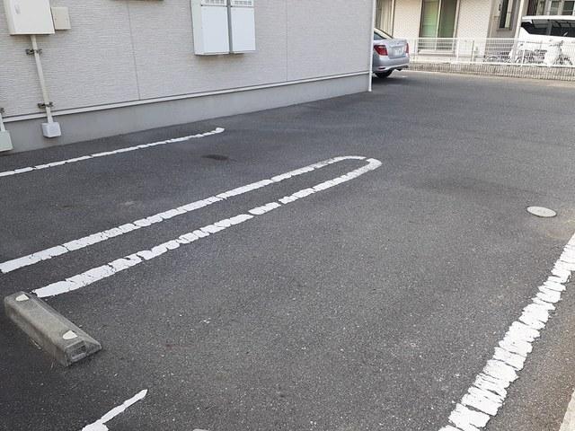 サン　フィオーレ　王子（102） 駐車場