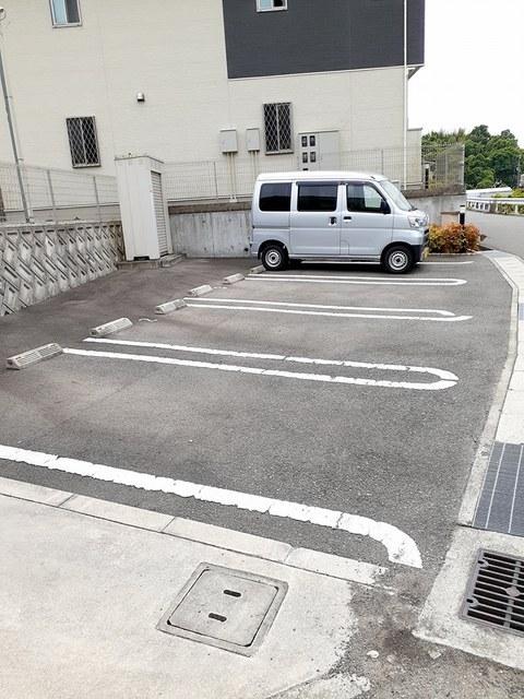 エステート上口（202） 駐車場