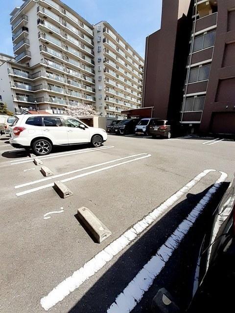 グランブルⅢ（304） 駐車場
