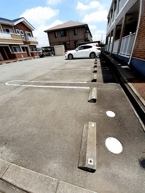 プラティークレーブⅢ（104） 駐車場