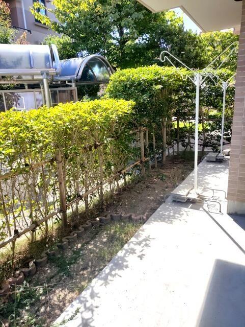 モンセーヌ西神南（102） 庭