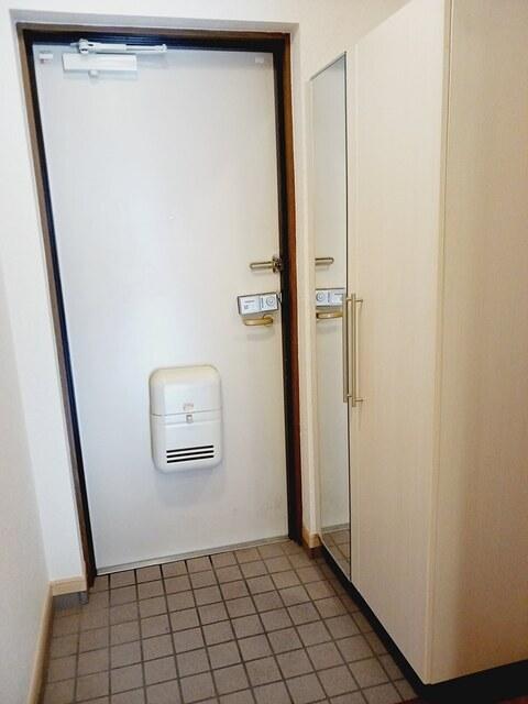 ポレール伊川　Ⅱ（205） 玄関
