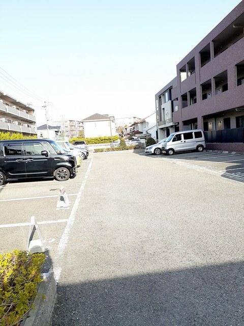 ポレール伊川　Ⅱ（205） 駐車場