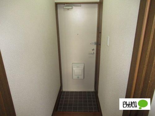 明石市和坂アパート 玄関
