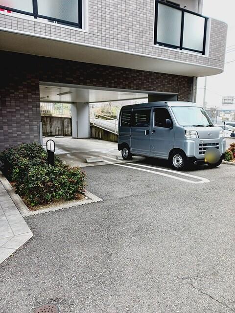 セレノ・カーサ（204） 駐車場