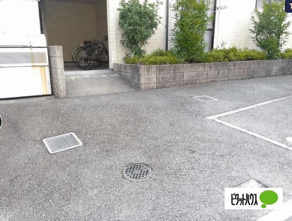 明石市上ノ丸アパート 駐車場