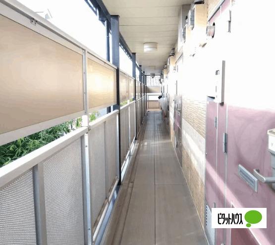 明石市上ノ丸アパート エントランス