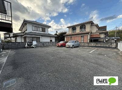 神戸市西区玉津町高津橋マンション 駐車場