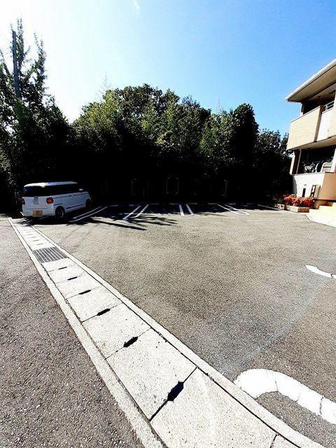 ヴィーヴルⅡ（203） 駐車場
