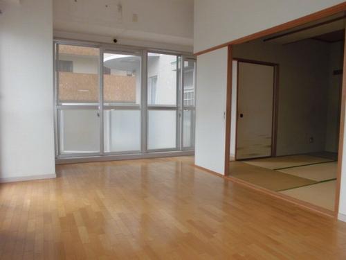 明石市樽屋町マンション リビング