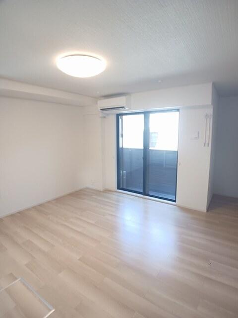ヒカルサ明石土山（101） リビング