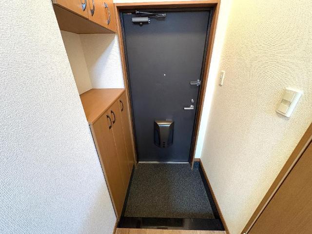 エイトピア八木 玄関