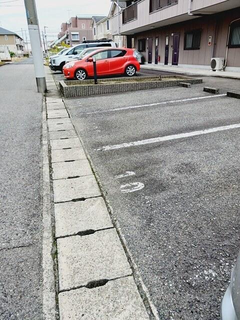 シャトル永井（102） 駐車場