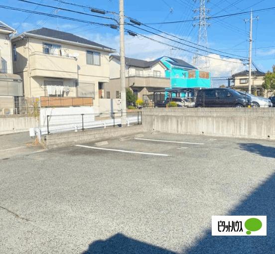 レオパレスラダックＢ 駐車場