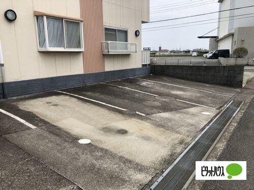 明石市魚住町中尾マンション 駐車場