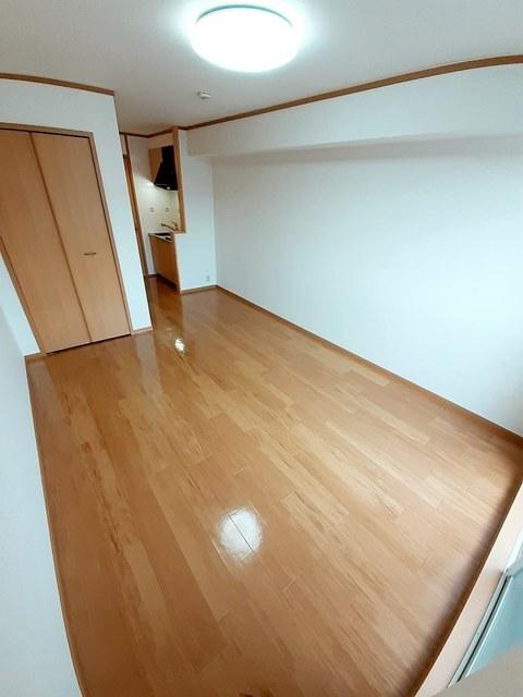 シュープリーム（202） 室内