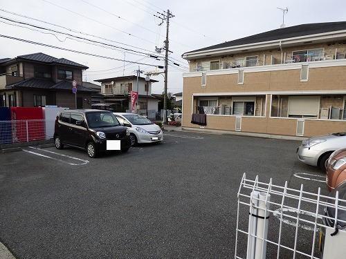 シュープリーム（202） 駐車場